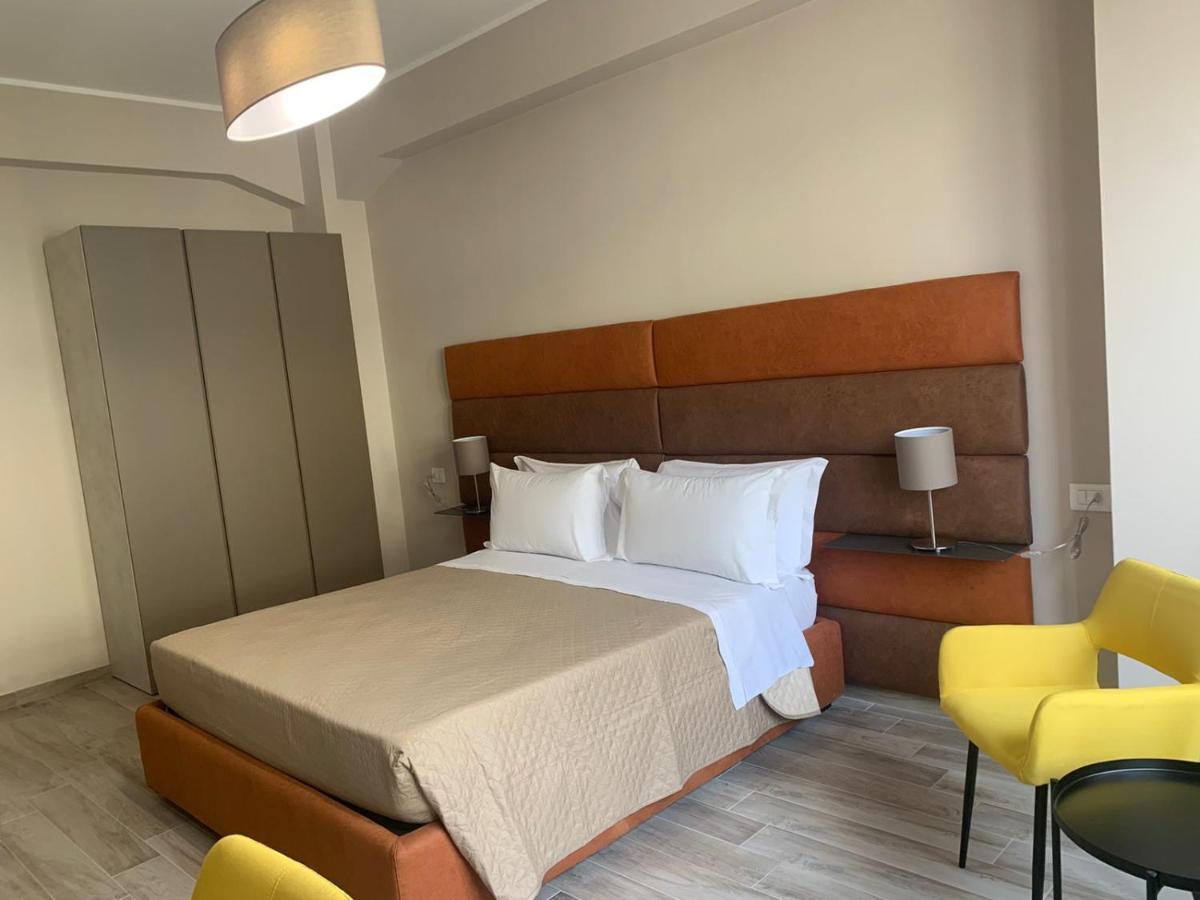 Tripepi Suites เรจโจ ดี คาลาเบีย ภายนอก รูปภาพ